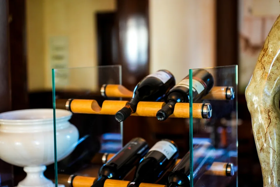 Weinregal im Restaurant Alexandros Leipzig